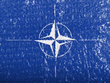 NATO sembolü bubblewrap üzerinde boya boyalı