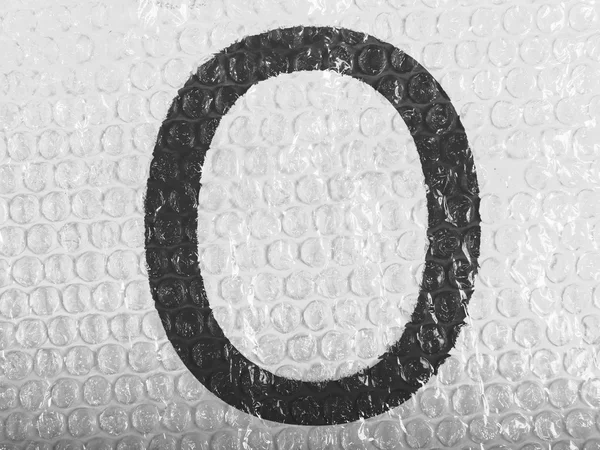 O 字母画上 bubblewrap — 图库照片