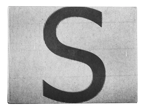 S letter painted on carton box — Stock Photo, Image