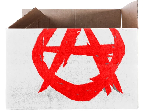 Anarchie symbool geschilderd op de kartonnen doos of pakket — Stockfoto