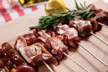 et pastırma ile sopa üzerinde rulo.