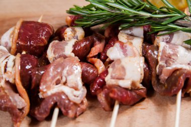 et pastırma ile sopa üzerinde rulo.