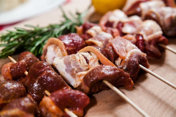 Meat rolls with bacon on stick — Stock Photo, Image