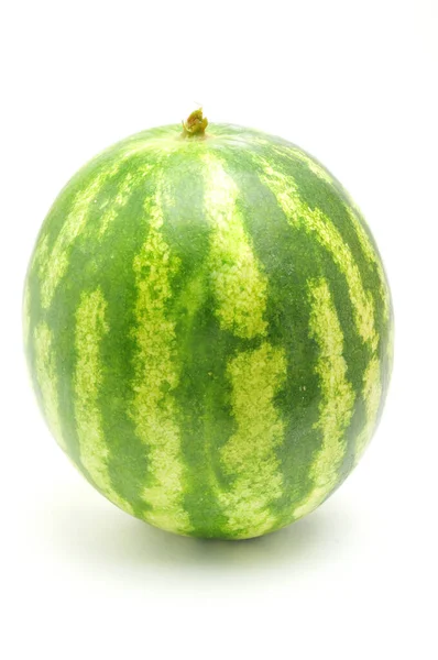 Reife Wassermelonenfrüchte Auf Einem Isolierten Weißen Hintergrund — Stockfoto