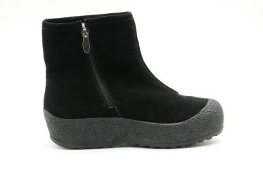 İzole edilmiş beyaz sırt grubunda genç bayan süet botlar.