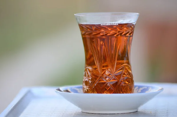 Питьевой Чай Стаканом Чая Открытом Воздухе — стоковое фото