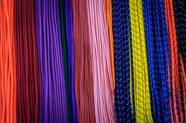 Satılık renkli ayakkabı bağcıkları