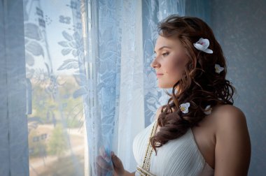 Gelinlik giymiş gelin