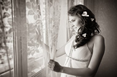 Gelinlik giymiş gelin