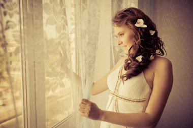 Gelinlik giymiş gelin