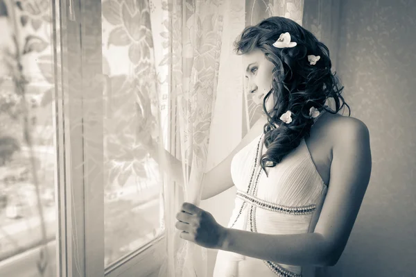 Gelinlik giymiş gelin