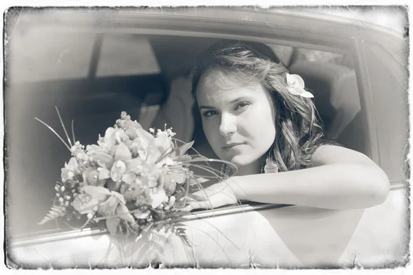 Sposa in macchina — Foto Stock