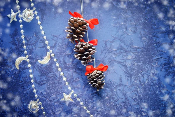 Weihnachtsdekoration auf abstraktem Hintergrund — Stockfoto