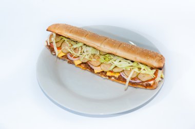 Sandviç beyaz arkaplanda izole edildi