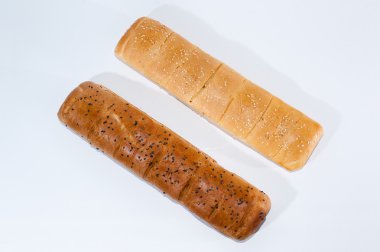 yalıtılmış bir beyaz zemin üzerinde sandviç için topuz