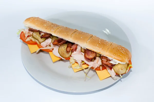 Sandwich geïsoleerd op witte achtergrond — Stockfoto
