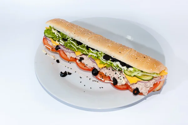 Sandwich geïsoleerd op witte achtergrond — Stockfoto