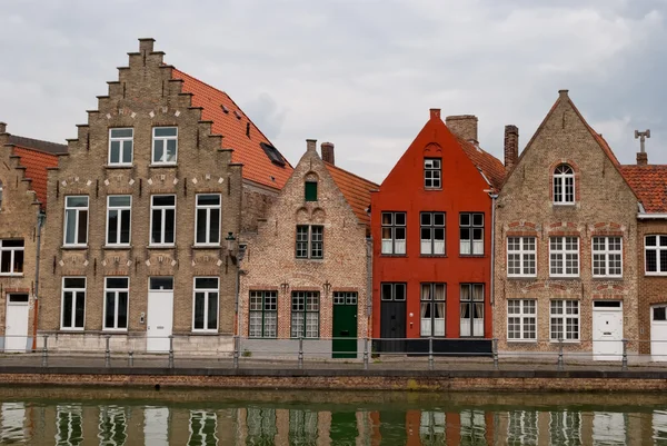 Bruges, Belgium, houses along the channel — Stock Photo, Image