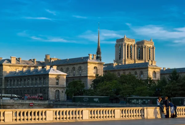 Zachód słońca na notre dame, Paryż — Zdjęcie stockowe