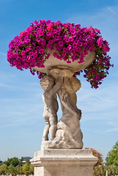 Luxembourg gardens ornamental statue, Paris — Stock Photo, Image