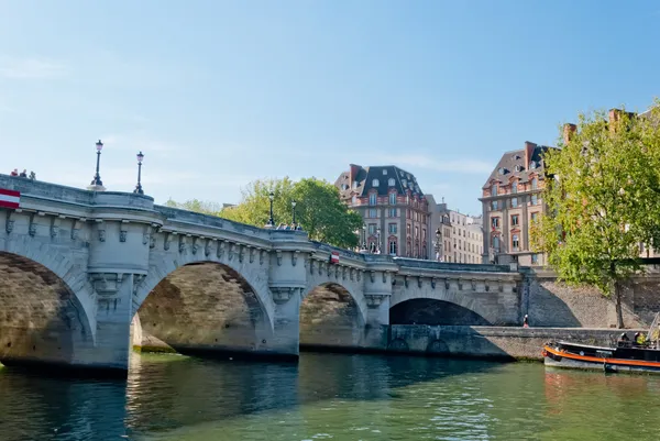 Paris, pont neuf auf seine river — Stockfoto