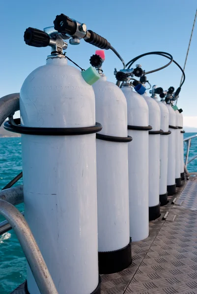 Réservoirs d'oxygène pour la plongée sous-marine — Photo