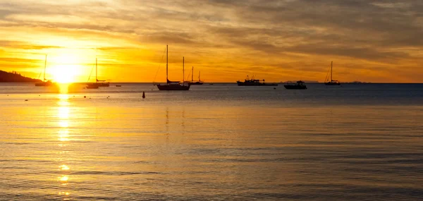 Romantyczny zachód słońca na Oceanie — Zdjęcie stockowe