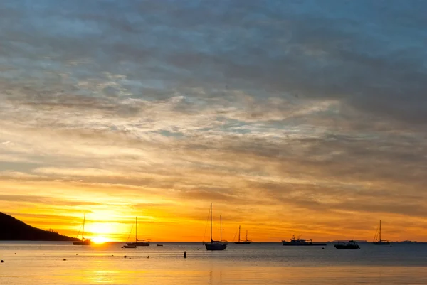 Romantic sunset on the ocean — Stock Photo, Image