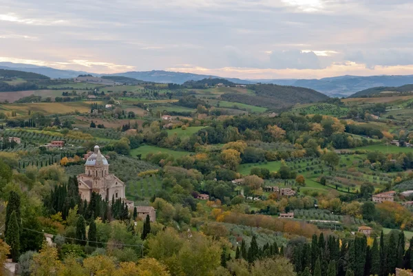 Montepulciano, panorama med st biagio katedral, Toscana — Stockfoto