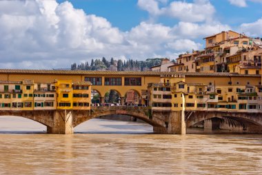 Florence, eski bir köprü ile panorama
