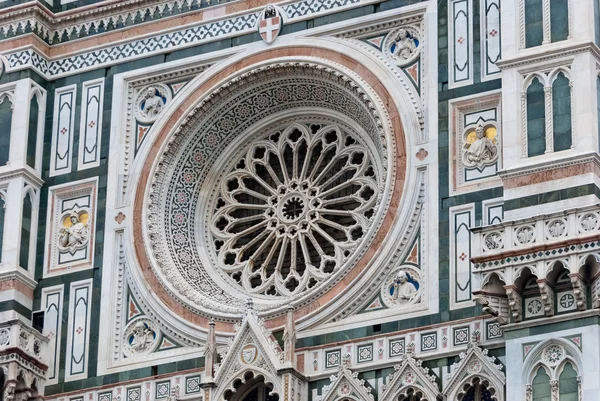 Florence, kathedraal gevel detail — Stockfoto