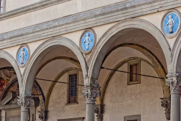 Ospedale degli Innocenti, dettaglio loggiato, Firenze, Italia — Foto Stock