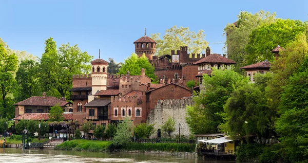 Turin, mittelalterliches Dorf und Burg — Stockfoto