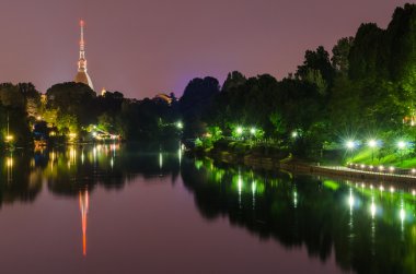 Torino (torino), gece panorama ile nehir po ve mole antonelliana