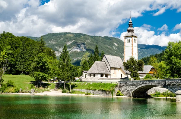 Iglesia de San Juan Bautista, Lago Bohinj, Eslovenia —  Fotos de Stock