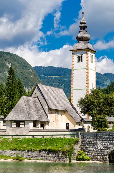 Kerk van St. Johannes de Doper, bohinj-meer, Slovenië — Stockfoto