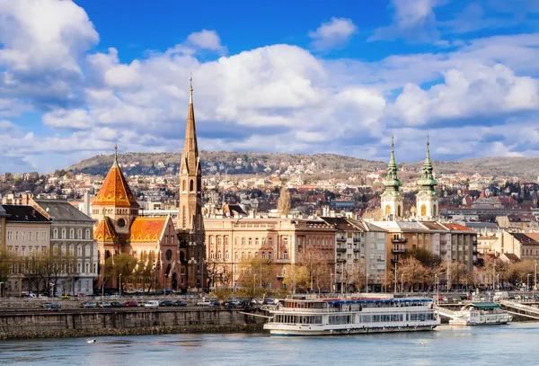 Budapeszt, widok na Dunaj, buda i wzgórza — Zdjęcie stockowe