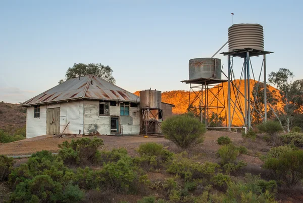 Avustralya outback terk edilmiş istasyonu — Stok fotoğraf