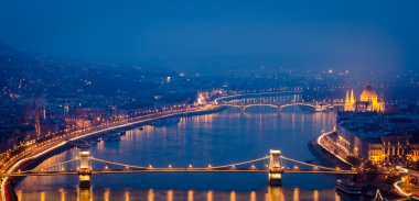 Budapest, Tuna üzerindeki gece panorama