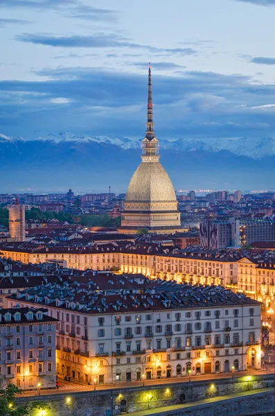 Turin (Turin), Mole Antonelliana et Piazza Vittorio, crépuscule — Photo