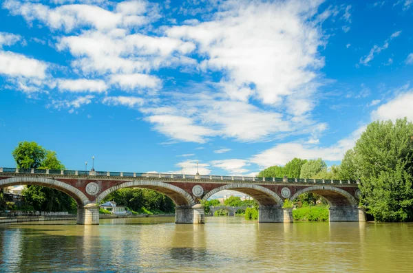 Torino (torino), nehir po ve Isabella köprü — Stok fotoğraf