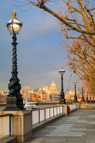 London, Sunset on St Paul Cathedral from Southbank — Stock Photo, Image