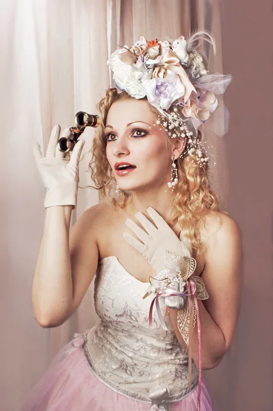 kız ile a çift-in dürbün