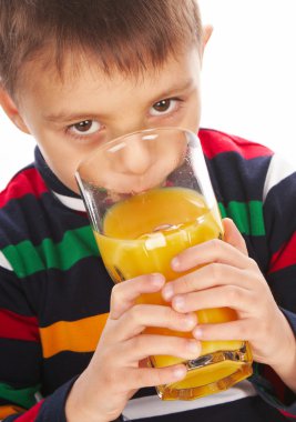portakal suyu içme çocuk
