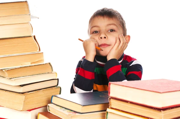 Мальчик с книгами и карандашом — стоковое фото