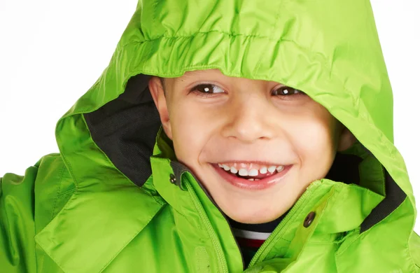 Rindo menino vestido com uma jaqueta de inverno quente — Fotografia de Stock