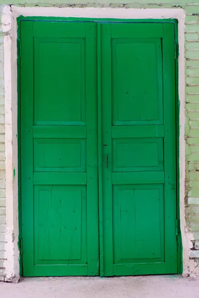 Closed wooden doors — Stock Photo, Image