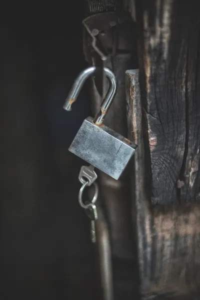 A fechadura velha e chave — Fotografia de Stock