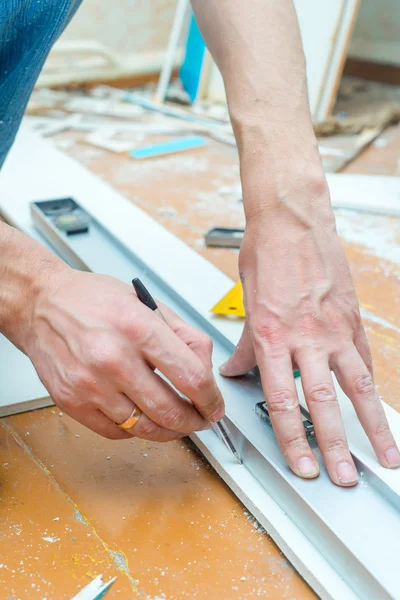 Närbild processen mäta panel med nivå — Stockfoto