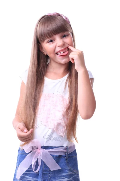 Bambino in piedi senza dente anteriore . — Foto Stock